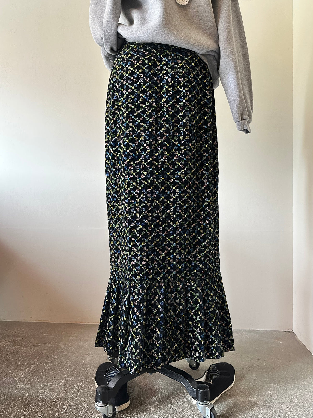 embroidery velvet maxi skirt
