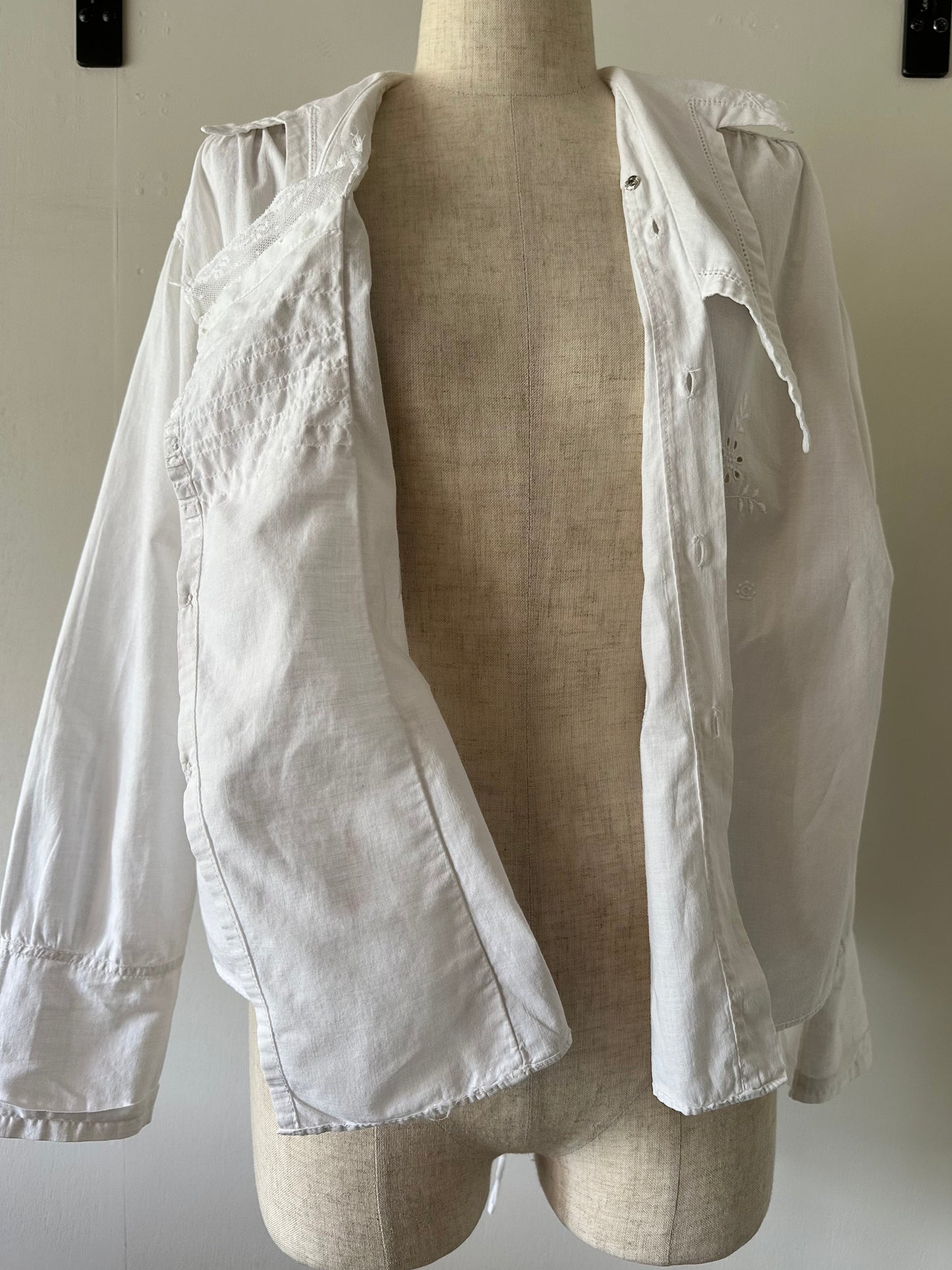 embroidery lace blouse