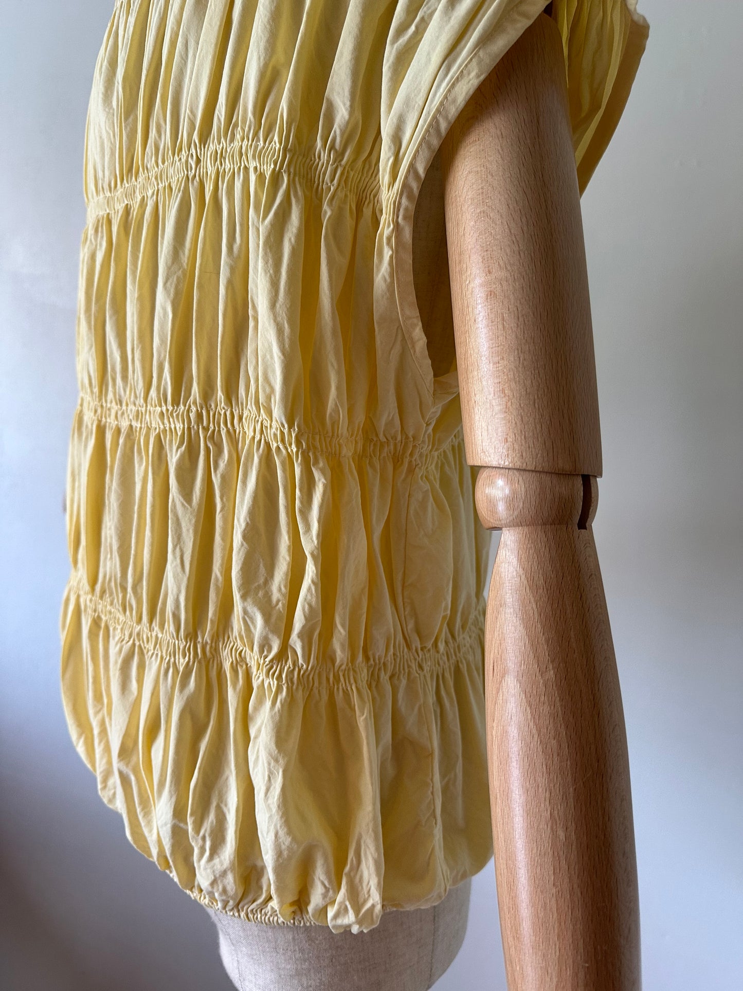 sleeveless shirring tops