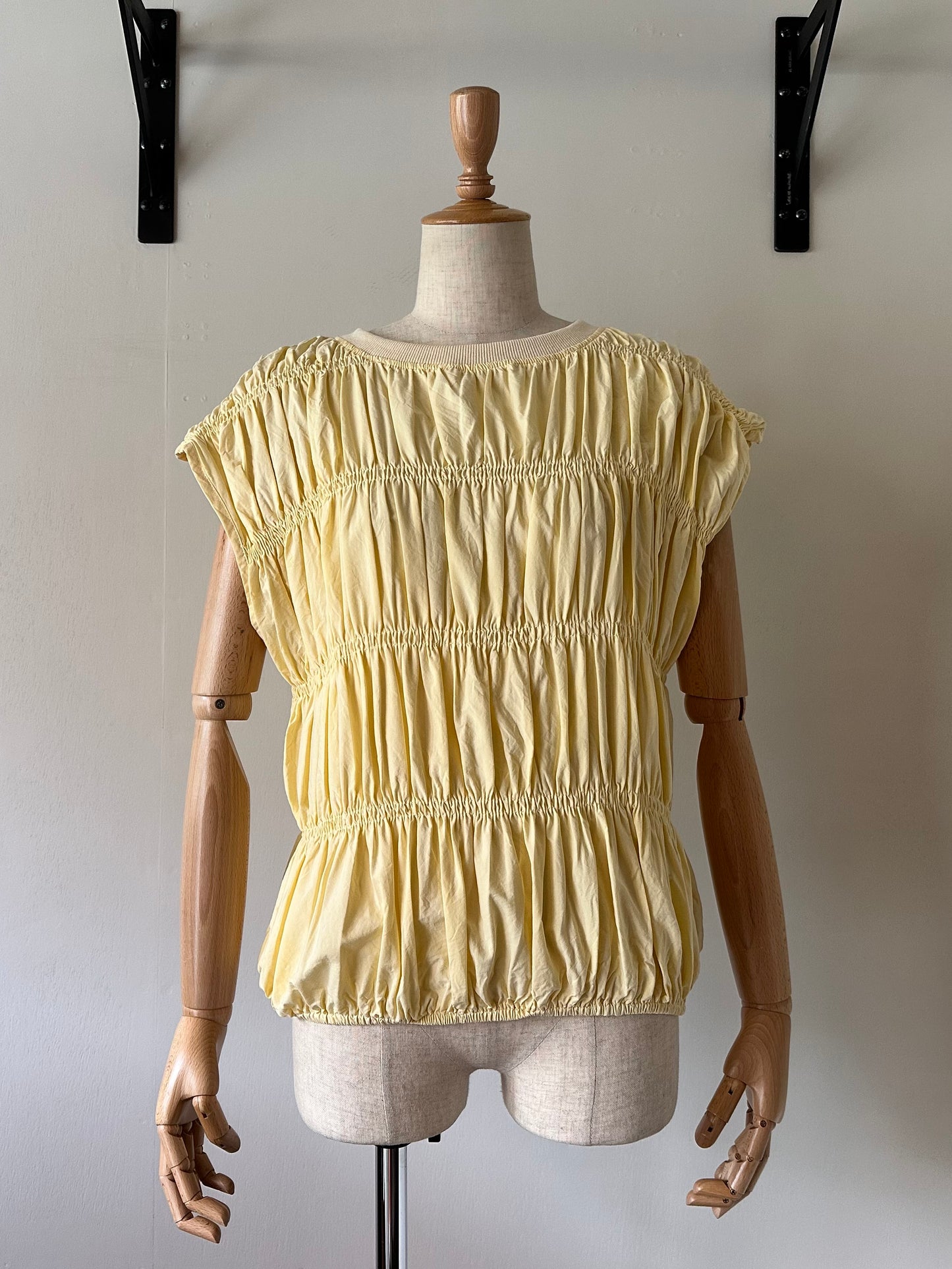sleeveless shirring tops