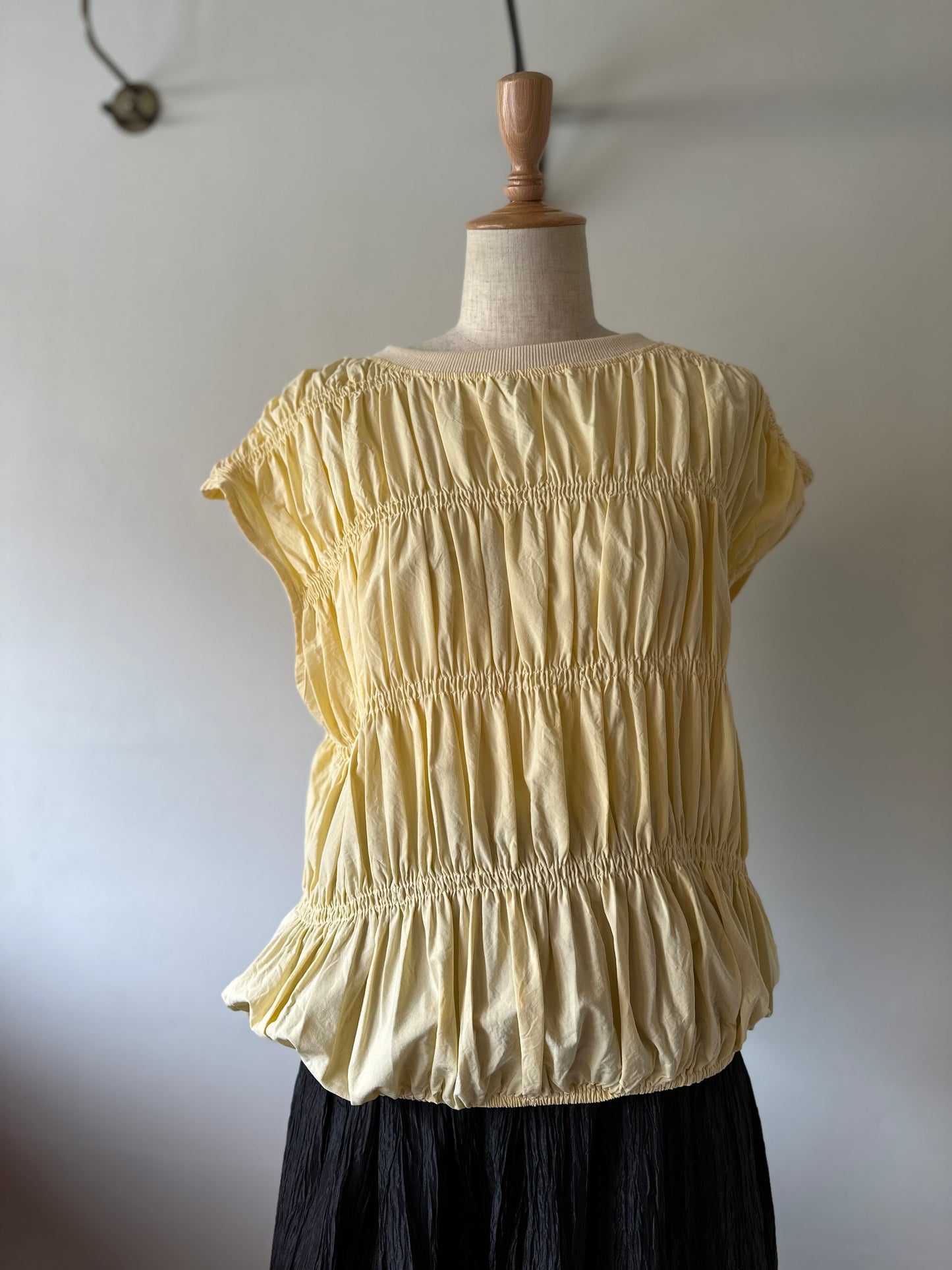 sleeveless shirring tops