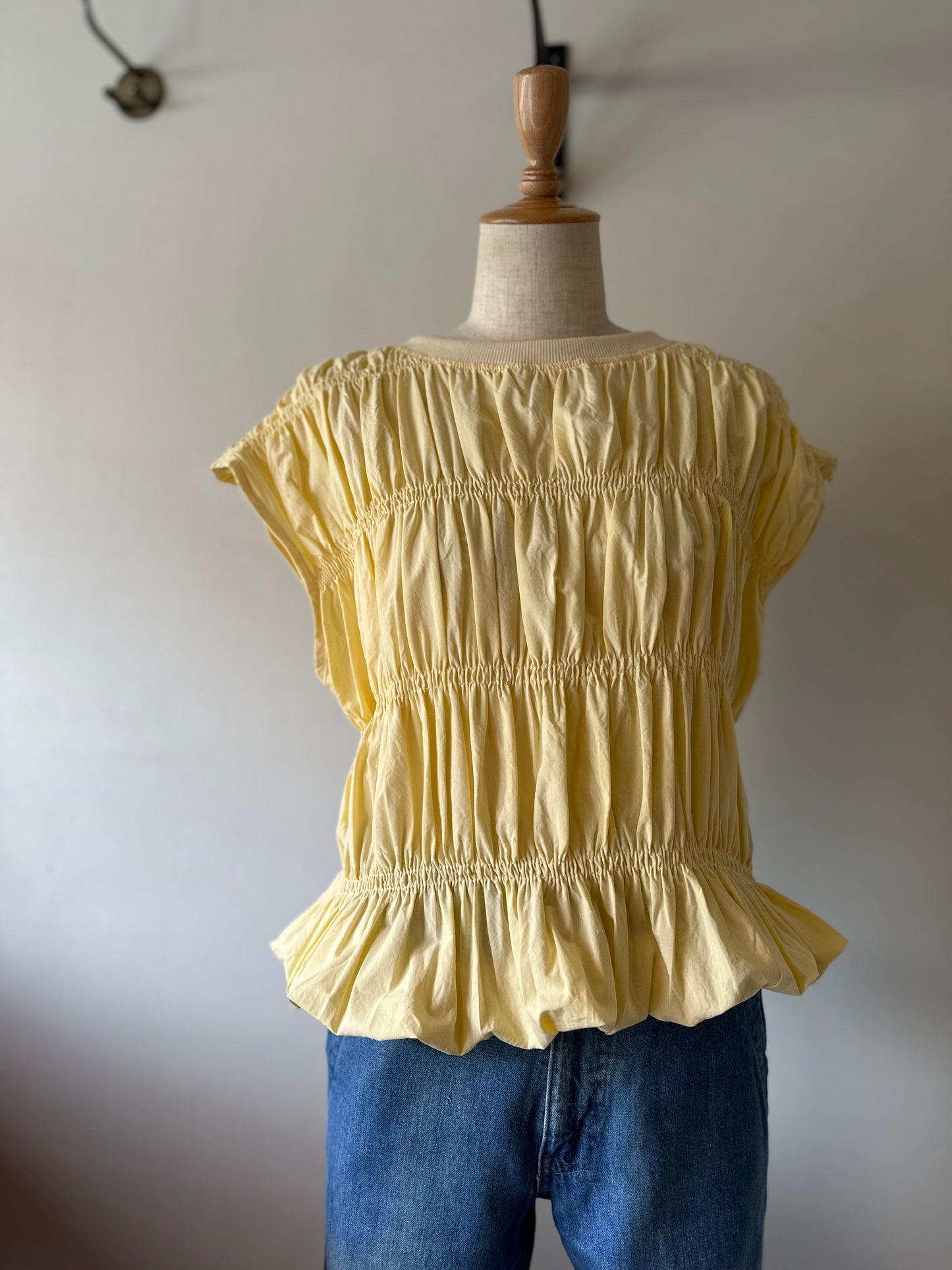 sleeveless shirring tops