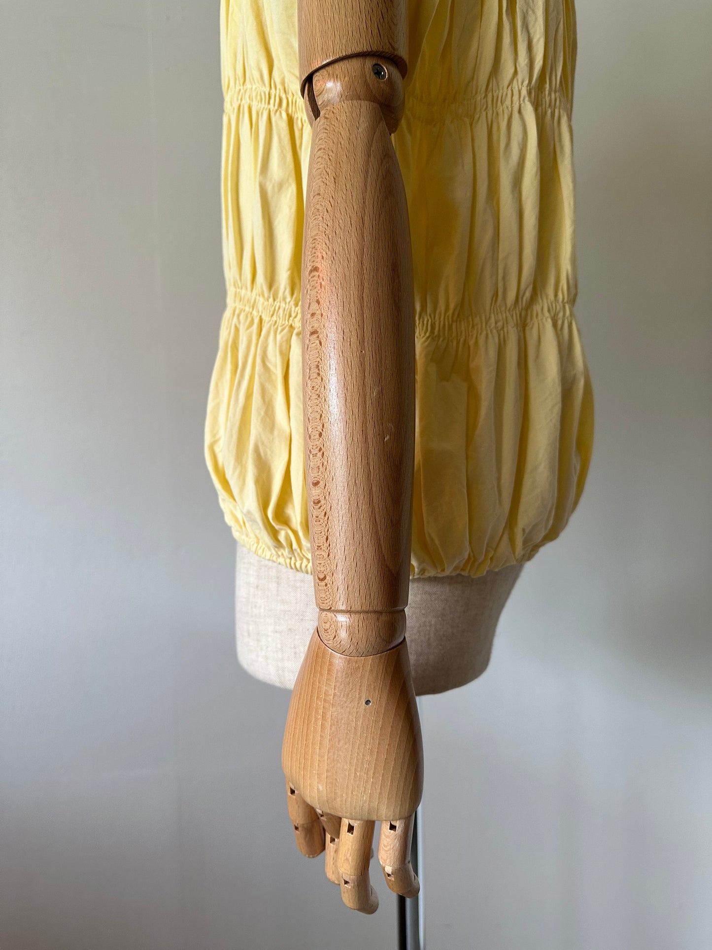 sleeveless shirring tops