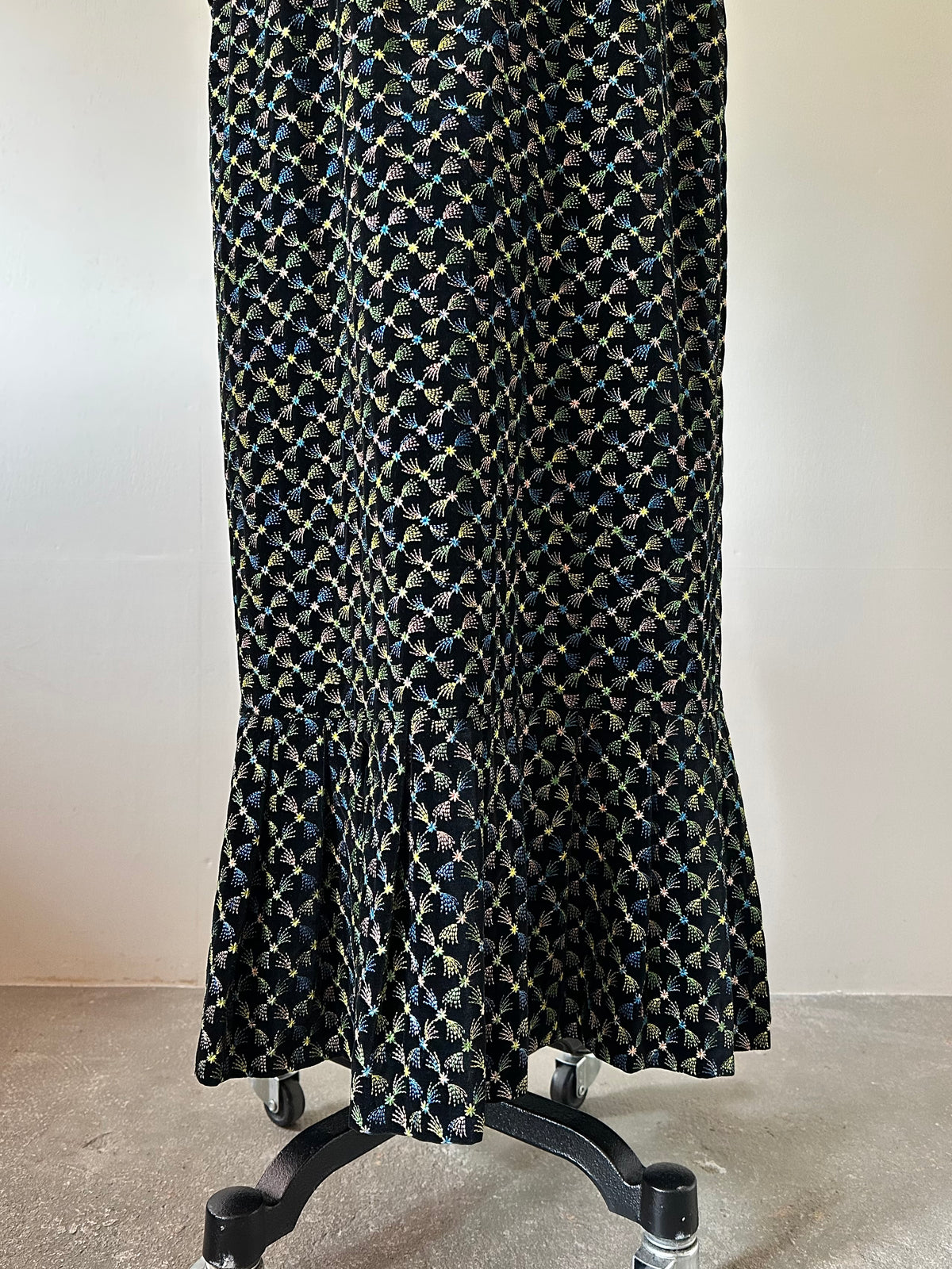 embroidery velvet maxi skirt