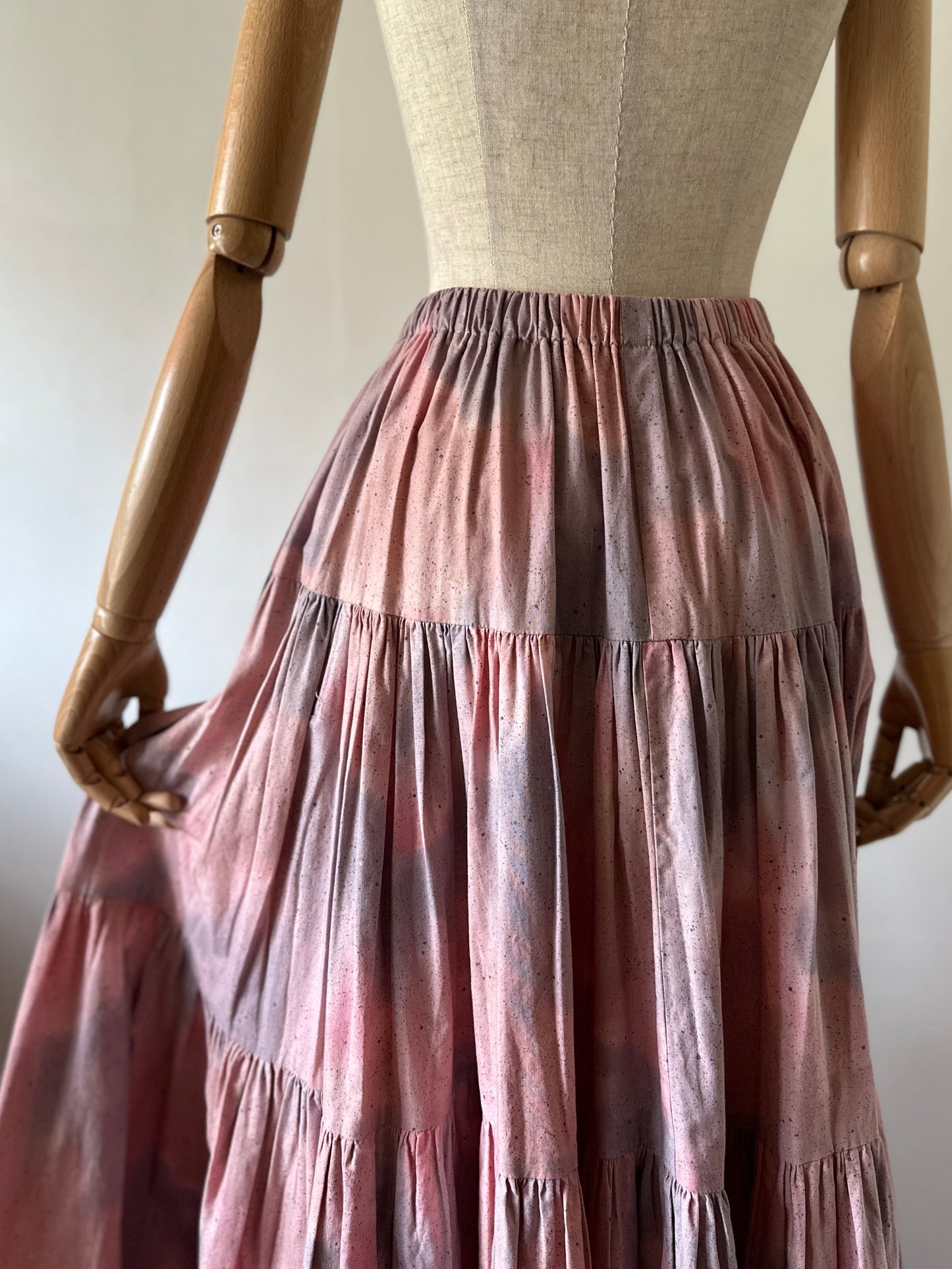 pale gradation tiered skirt
