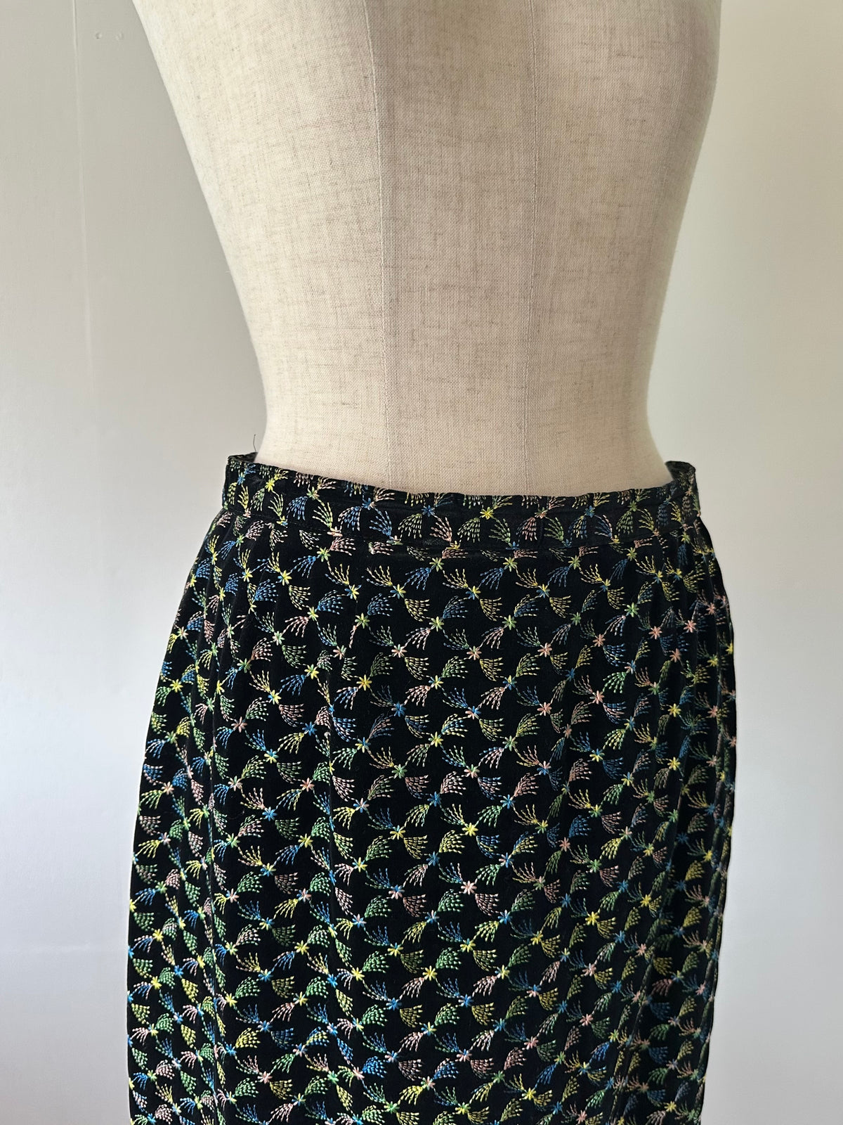 embroidery velvet maxi skirt