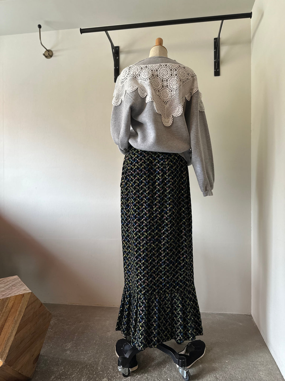 embroidery velvet maxi skirt