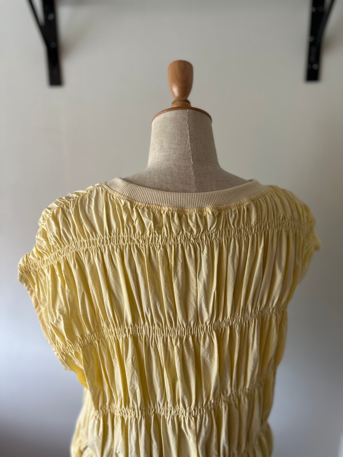 sleeveless shirring tops