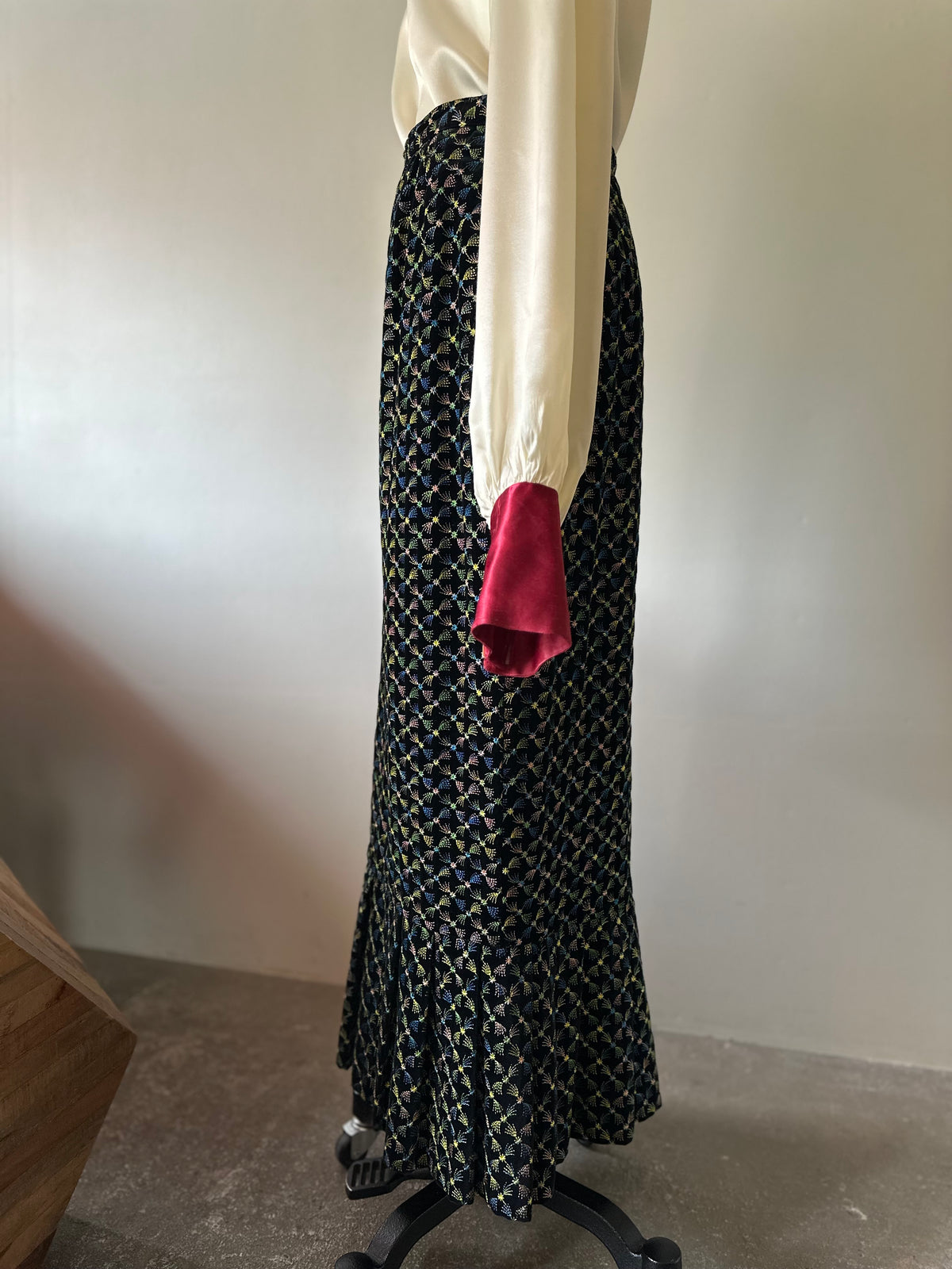 embroidery velvet maxi skirt