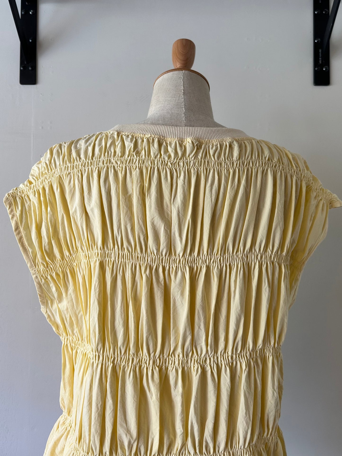 sleeveless shirring tops