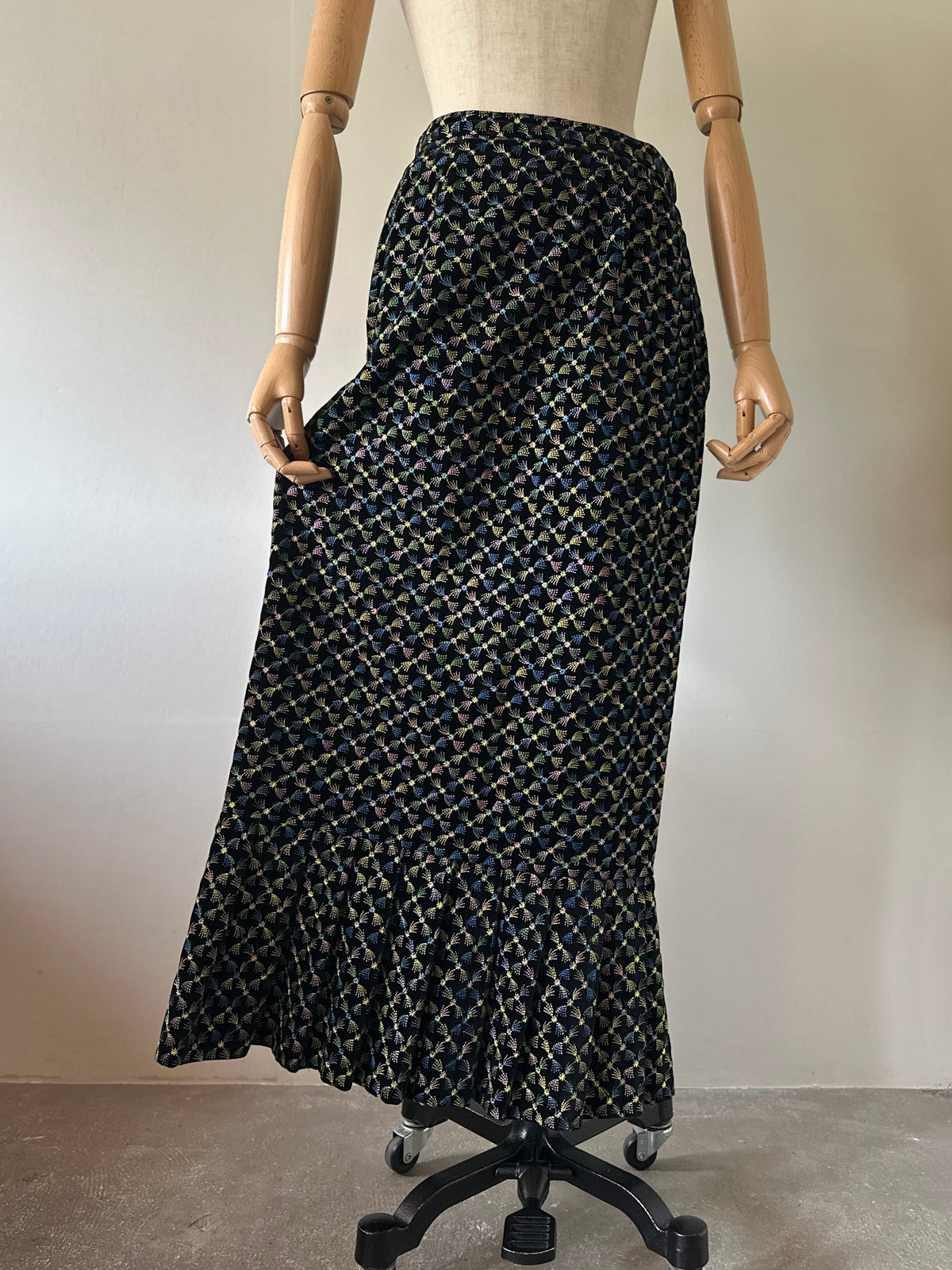 embroidery velvet maxi skirt