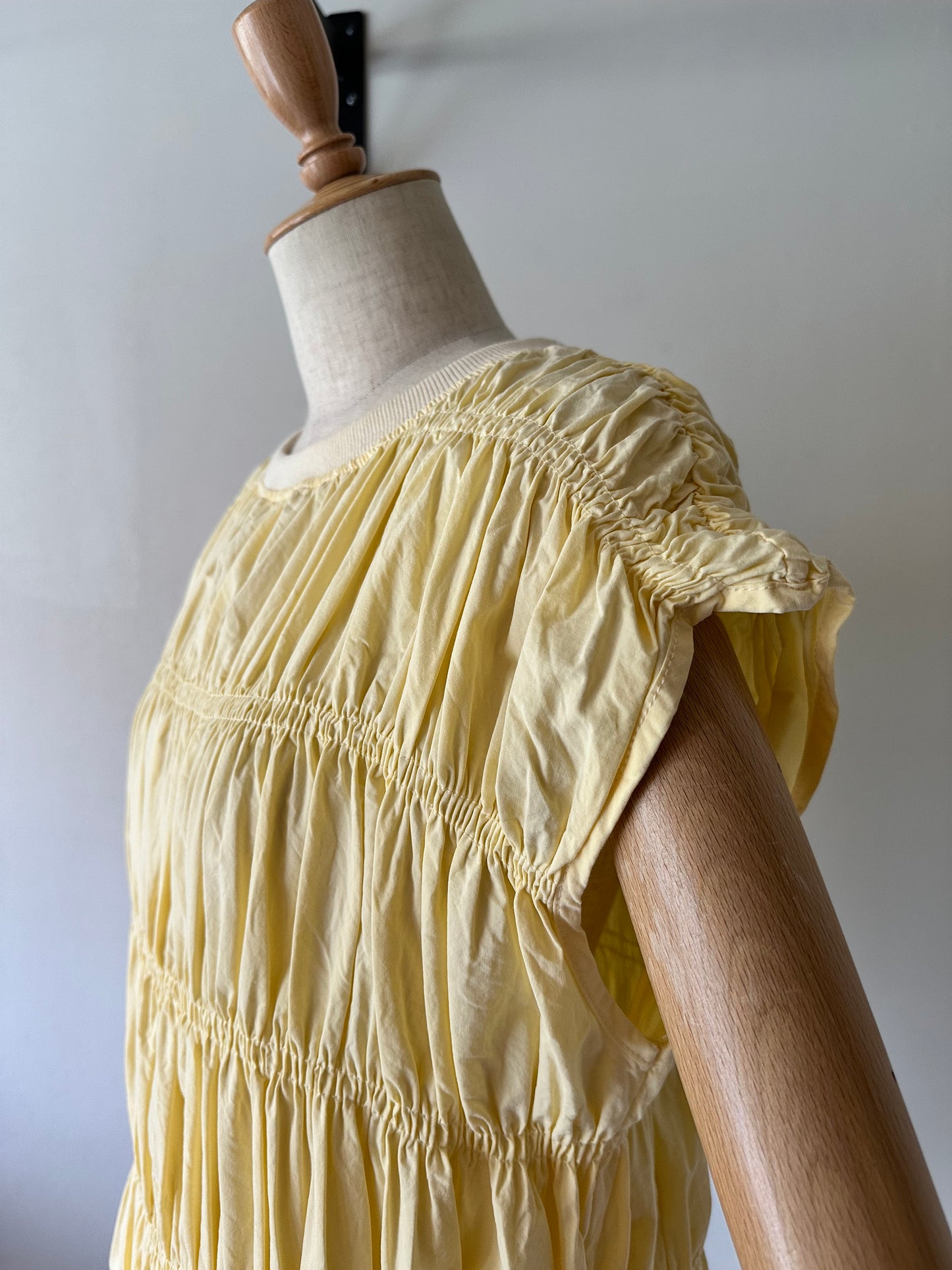 sleeveless shirring tops