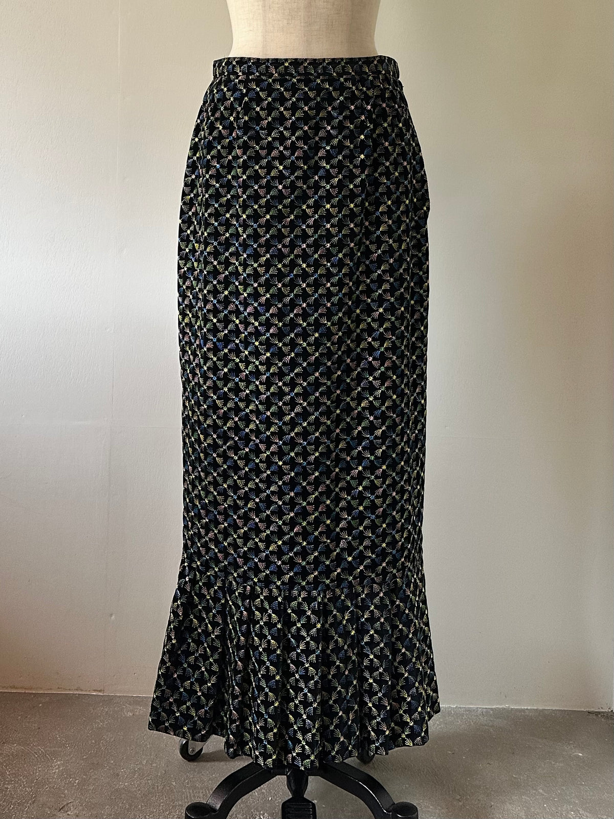 embroidery velvet maxi skirt