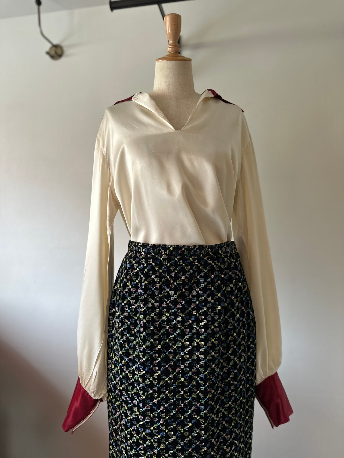 embroidery velvet maxi skirt