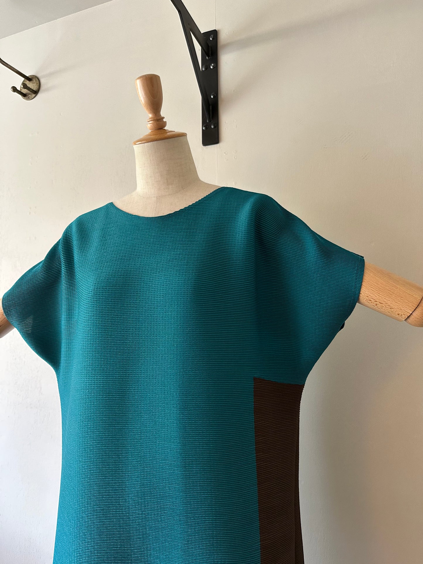 color block pleats dress