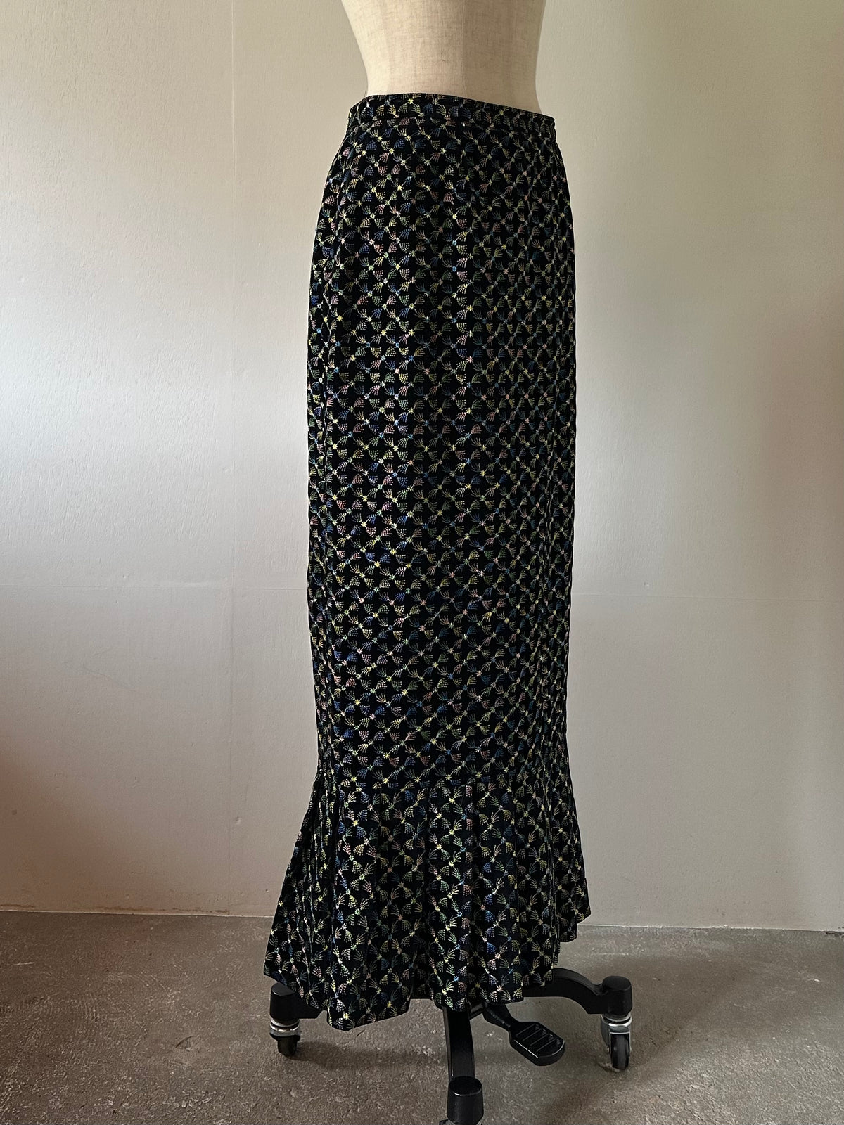 embroidery velvet maxi skirt
