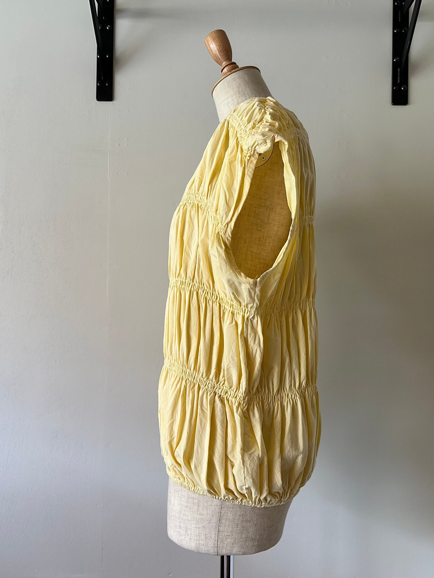 sleeveless shirring tops