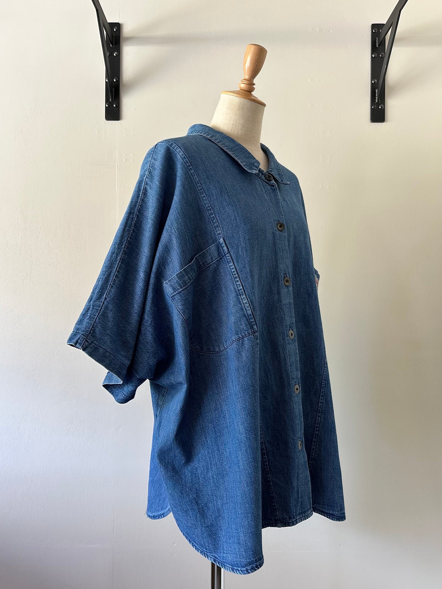 wide silhouette denim shirt