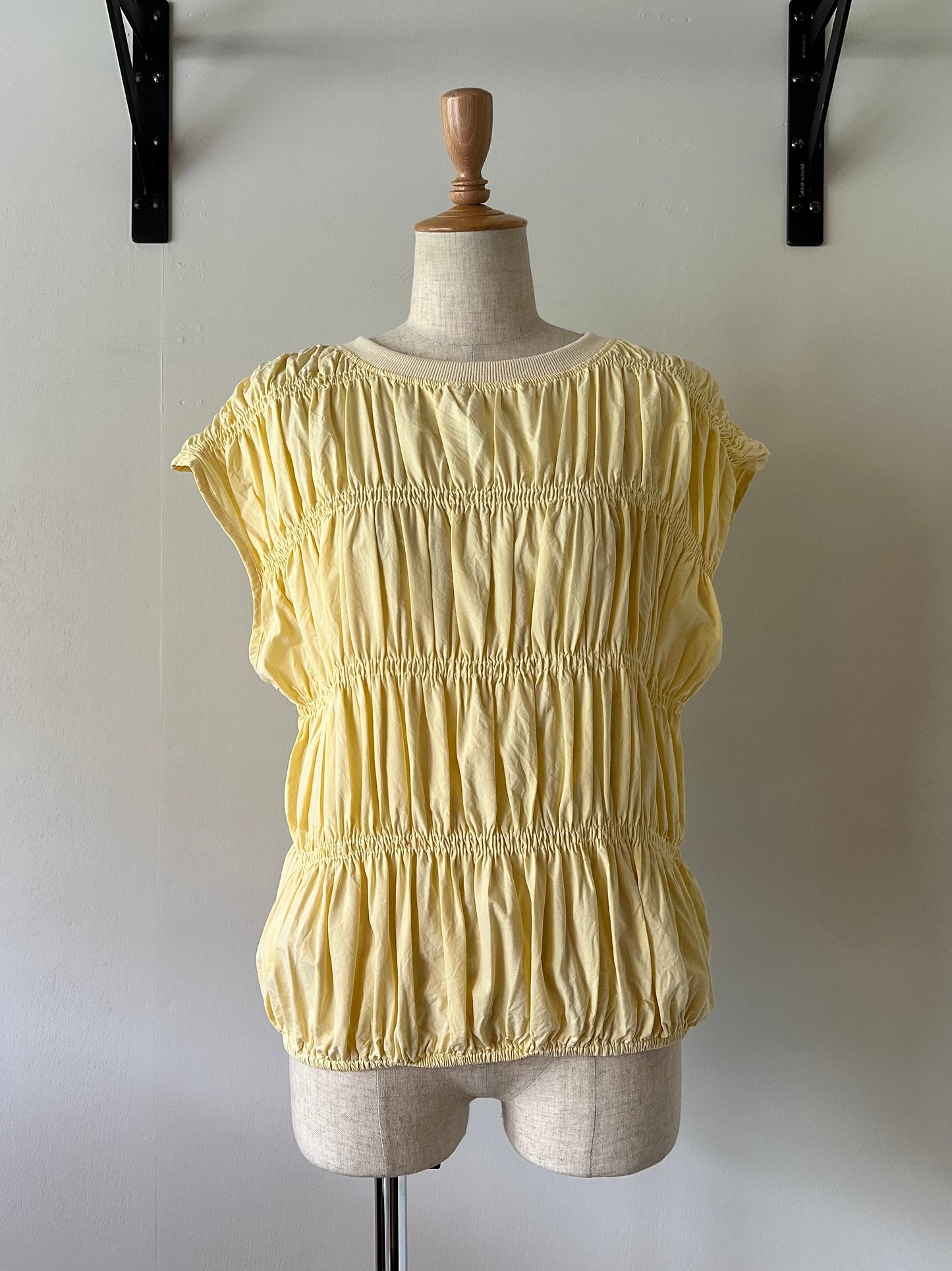 sleeveless shirring tops