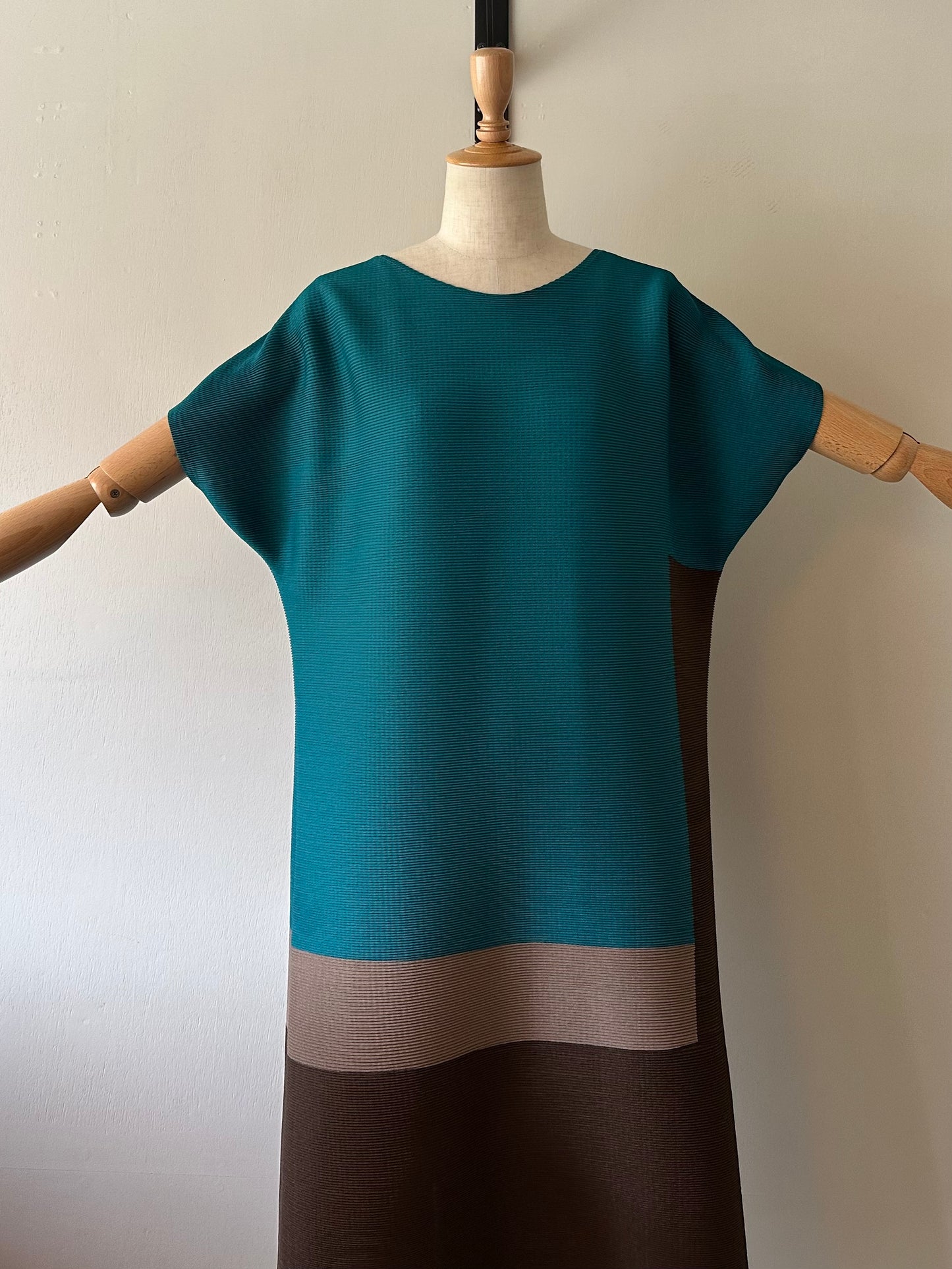 color block pleats dress