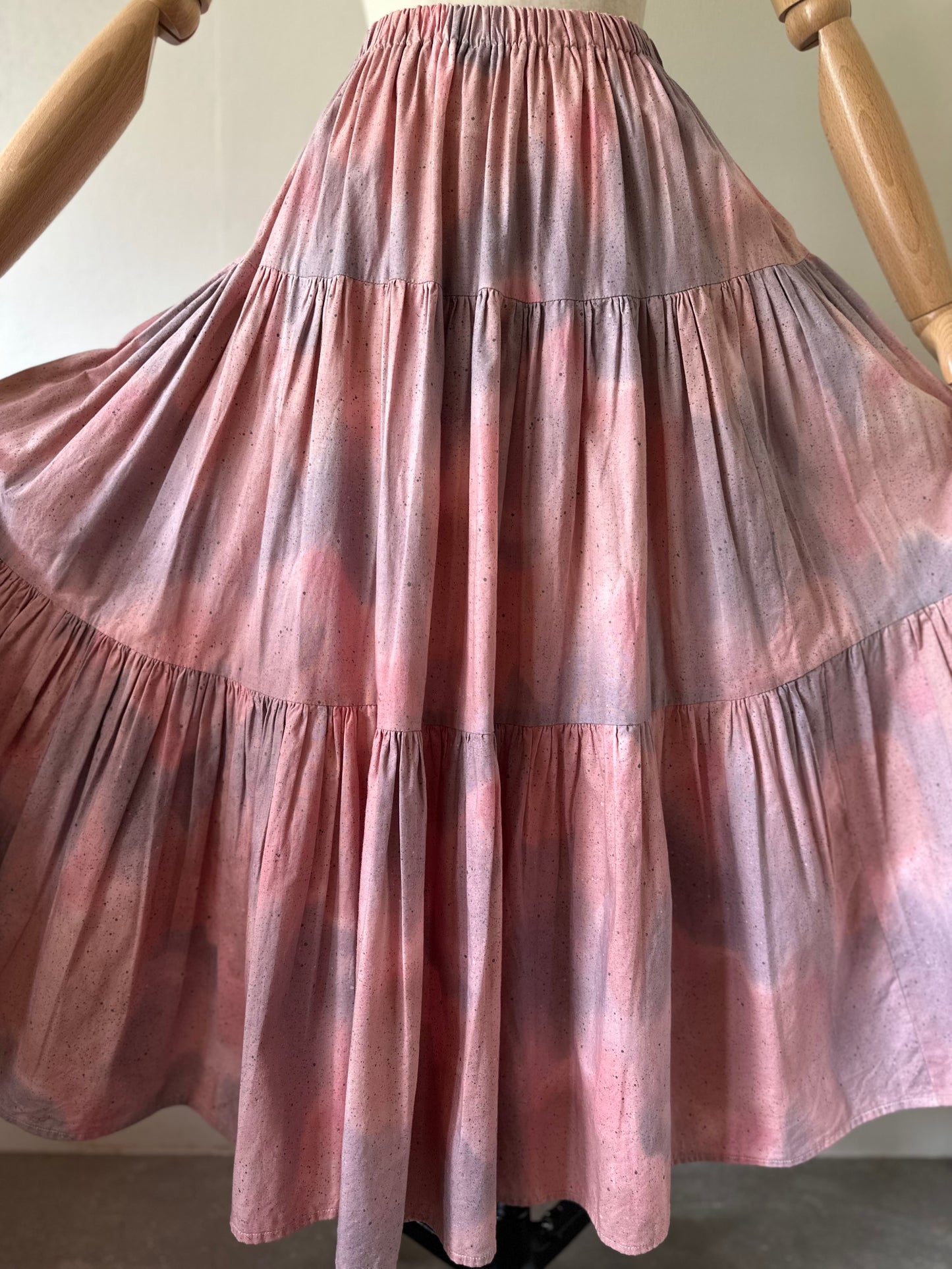 pale gradation tiered skirt