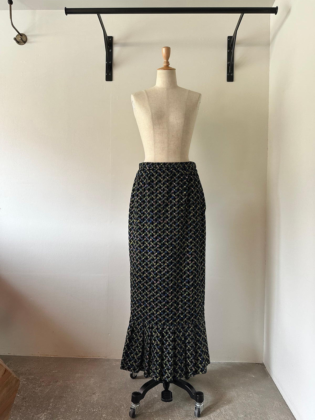 embroidery velvet maxi skirt
