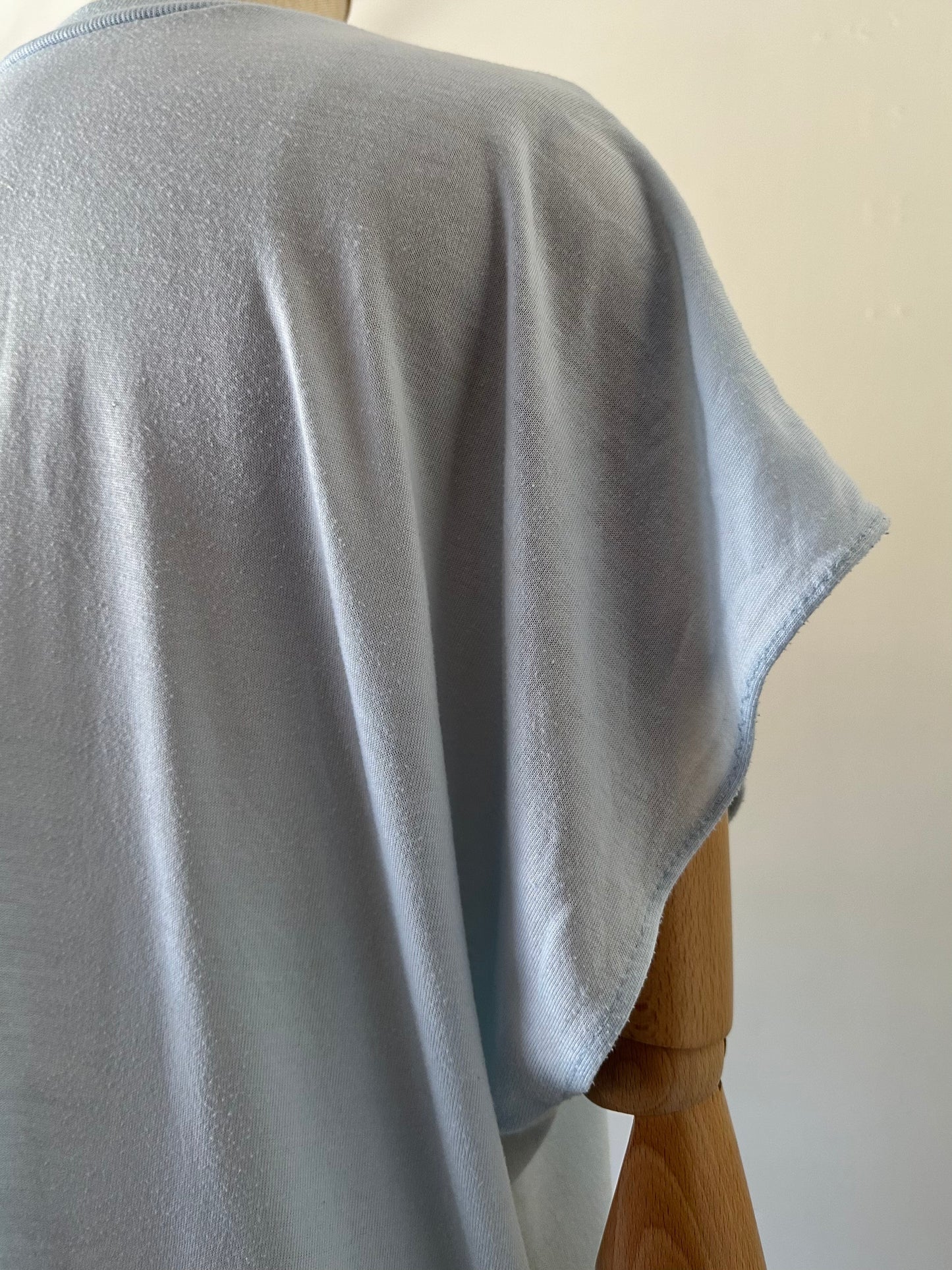 sleeveless print T-shirt