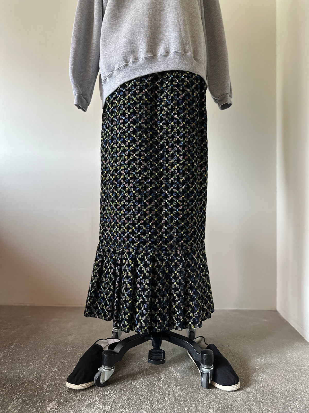 embroidery velvet maxi skirt