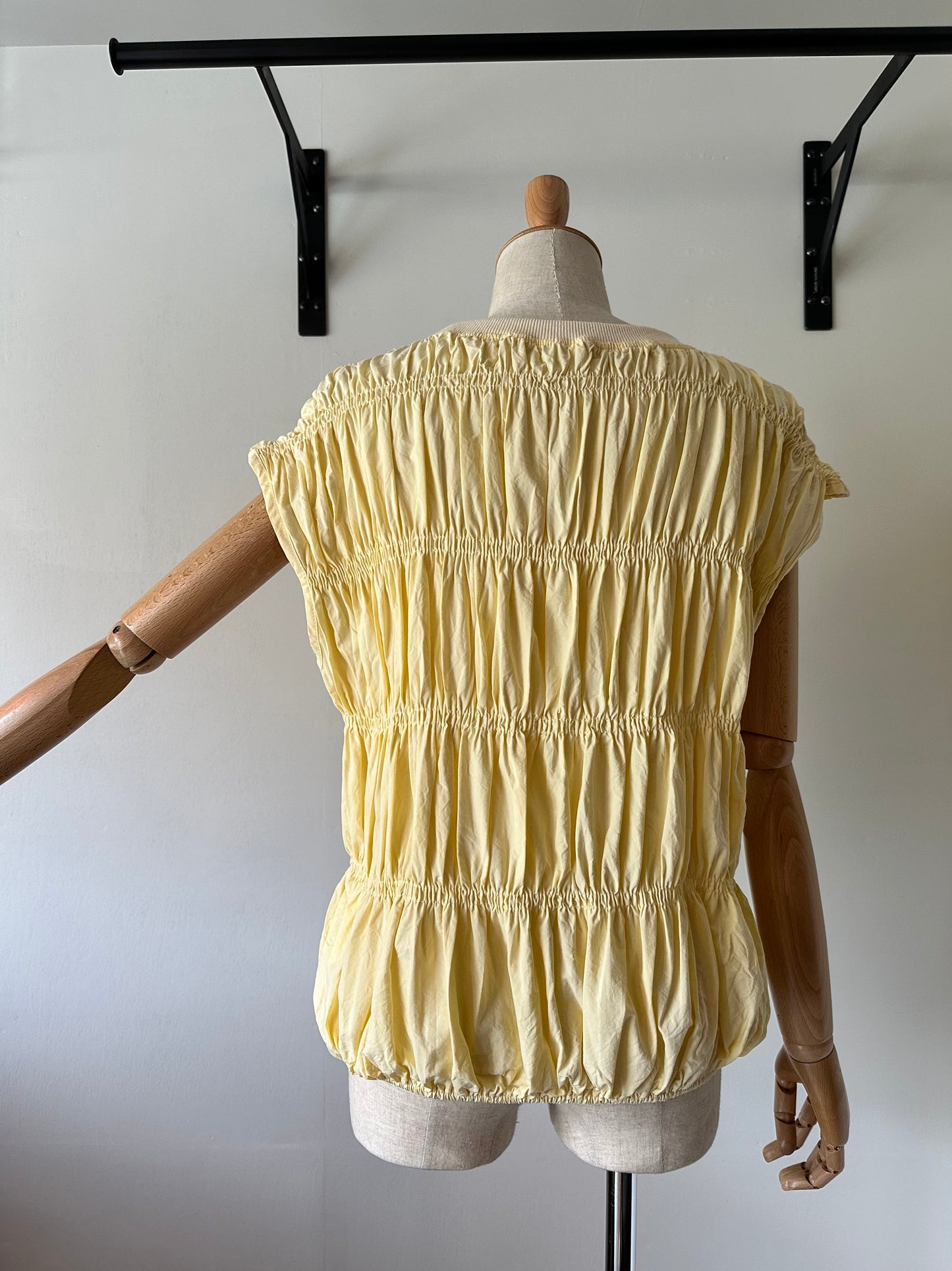 sleeveless shirring tops